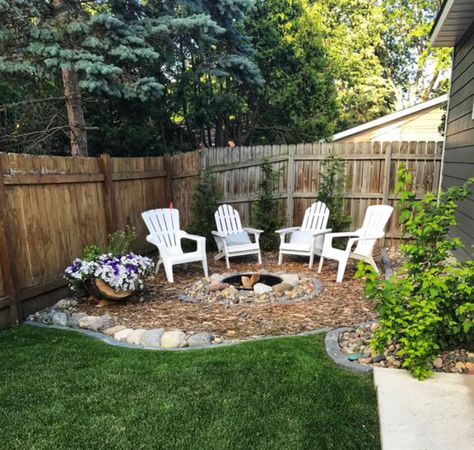 Garden Remodel, Backyard Gardens, Dog Yard, Pink House, Backyard Fire, Backyard Living, Small Yard, Design Exterior, Fire Pit Backyard