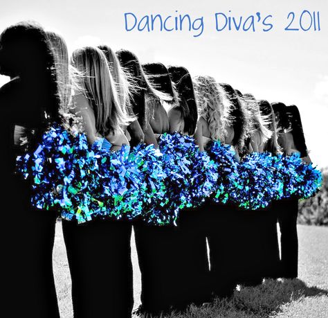 Love this for a dance team picture Dance Team Group Pictures Photo Ideas, Cheer Group Pictures, Dance Team Pictures, Dance Team Photos, Cheerleading Poses, Cheer Team Pictures, Cheer Photography, Dance Team Gifts, Cheer Pics