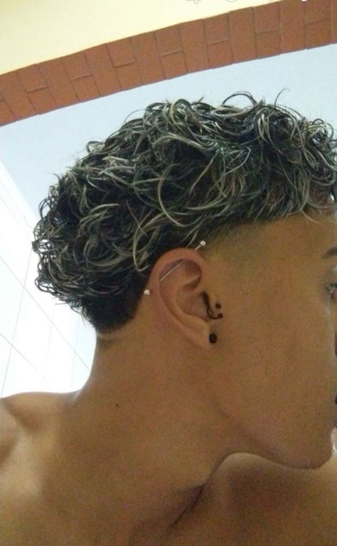 Low Fade Curly Hair, Mens Haircuts Thick Hair, Curly Taper Fade, Fade Haircut Designs, Taper Fade Short Hair, Fade Haircut Curly Hair, Taper Fade Curly Hair, Male Haircuts Curly, Men Haircut Curly Hair