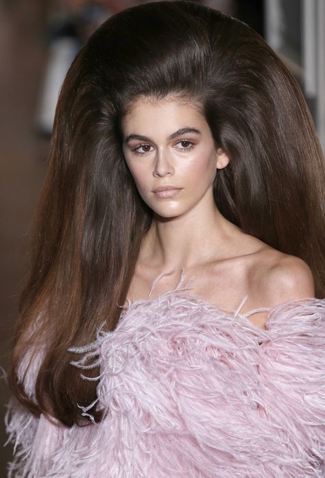 How to Get Intense Volume for Big, Beautiful Hair#hair#volume# Valentino Haute Couture, Valentino Couture, Hair Growth Serum, Detail Photos, Celebrity Hair Stylist, Kaia Gerber, Cindy Crawford, Palau, Volume Hair