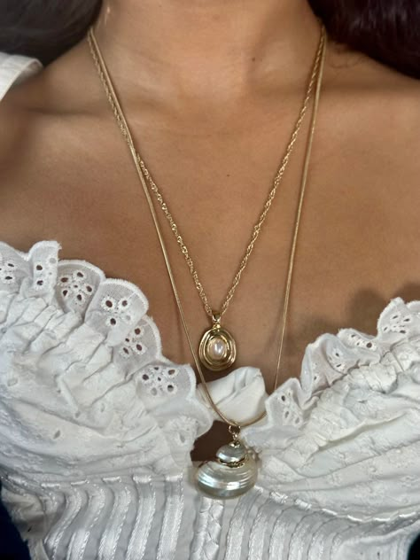 Pearls, sea shells, lace, summer, curly hair, mermaid, necklace, Spanish Fairy Aesthetic, Cristina Rosales Aesthetic, Bullet Journel, Mermaid Core, Dark Artifices, Mermaid Aesthetic, Shadowhunter Chronicles, Dope Jewelry, Jewelry Lookbook