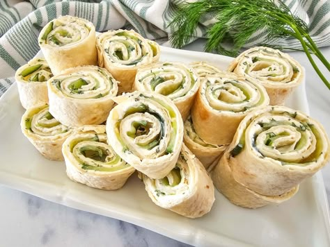 These Cucumber and Dill Pinwheels are the perfect easy, refreshing appetizer for parties. Creamy, savory, and bite-sized, they're sure to be a hit at any gathering! Cucumber Pinwheels, Recipes With Cucumber, Pinwheels Appetizers, Salmon Pinwheels, Homemade Big Mac, Bake Sale Treats, Chicken Pinwheels, Pinwheel Appetizers, Fresh Snacks