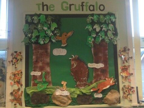 Display Gruffalo Activities, Rainforest Classroom, Preschool Jungle, Jungle Crafts, Jungle Theme Classroom, Gruffalo's Child, Kindergarten Special Education, Rainforest Theme, Bulletin Boards Classroom Decor