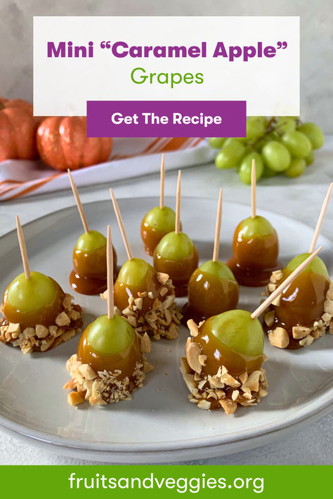 All the fun of caramel apples in one bite! These mini “caramel apple” grapes make a perfect fall treat that's easy &  delicious. Caramel Apple Grapes Recipe, Easy Thanksgiving Foods For Kids, Mini Desserts For Christmas Parties, Fun Fall Desserts Easy, Thanksgiving Easy Treats, Fall Bunco Ideas, Fall Party Snack Ideas, Grape Dip, Easy Halloween Treats For Party