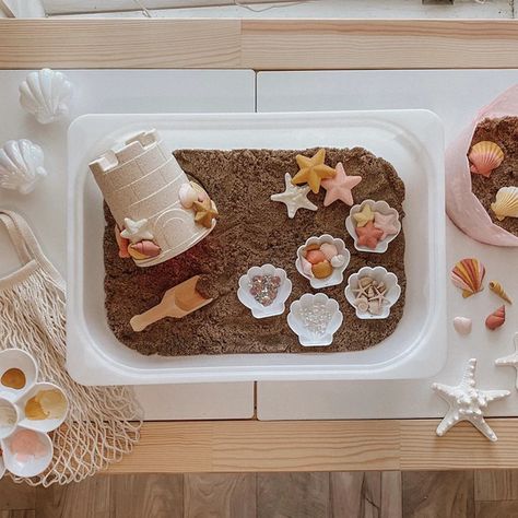 Beach Sensory Bin, Ikea Kids Playroom, Diy Sensory Toys, Montessori Trays, Toddler Sensory Bins, Baby Sensory Play, Baby Art Projects, Toddler Sensory, Sensory Boxes