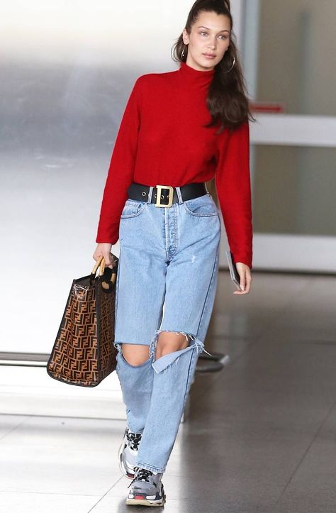 How To Wear Jeans, Seasons Winter, Bella Hadid Outfits, Aesthetic Dress, Bella Hadid Style, Look Retro, Green Corduroy, Hadid Style, Trendy Swimwear