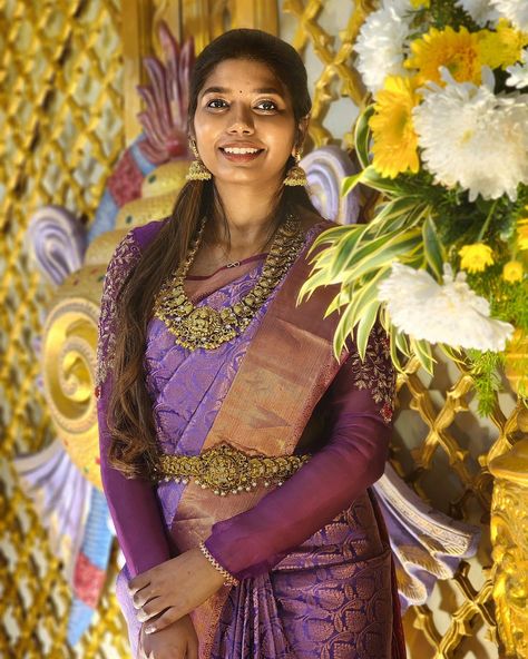 #southindianwedding #southindianbride #wedding #bridesmaid #telugubridesmaid #teluguwedding #blousedesigns #weddinghairstyles #sareehairstyles #traditionalsarees South Indian Bridesmaids, Indian Wedding Bridesmaids, Bridesmaid Look, Saree Hairstyles, Telugu Wedding, Saree Jewellery, Silk Saree Kanchipuram, Wedding Blouse Designs, Bride Sister