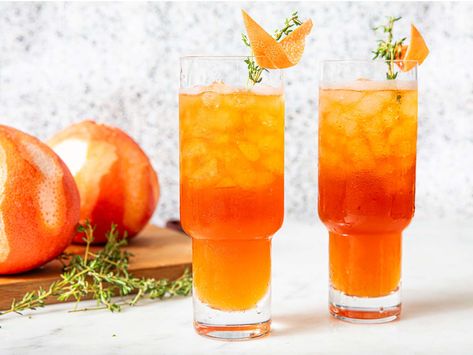 This big-batch cocktail features a blend of gin, Italian vermouth, Aperol, tart lemon juice, and bubbly grapefruit soda. It’s easy to make ahead and perfect for entertaining. Apposta Cocktail, Groovy Cocktails, Cocktail Mixology, Alcoholic Punch, Batch Cocktails, Gin Lemon, Grapefruit Soda, Cocktail Ideas, Easy Cocktail