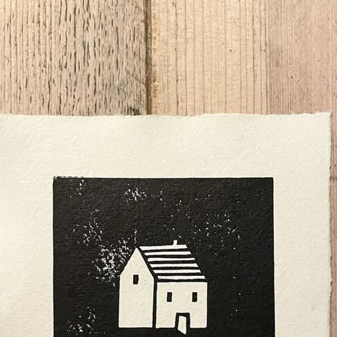 Heyday on Instagram: "Lots of texture with this Khadi cotton rag 🖤🏡 #linoprint #linocut #linoprinting #handprinted #printmaking #printmaker #illustration #house #home" Beginner Printmaking, Simple Linocut Designs, Lino Print Beginners, Beginner Linocut Designs, Lino Tshirt Print, Linocut Pattern, Linocut Prints Ideas Simple, House Linocut, House Lino Print