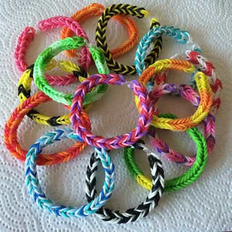 Bracelet Color Combos Rubber Bands, Friendship Bracelets Rainbow Loom, Rubber Band Color Ideas, Loom Braclets Ideas, Matching Rubber Band Bracelets, Rubber Band Bracelet Ideas Colors, Crazloom Bracelets, Bracelet Ideas Loom Bands, Loom Band Bracelet Ideas