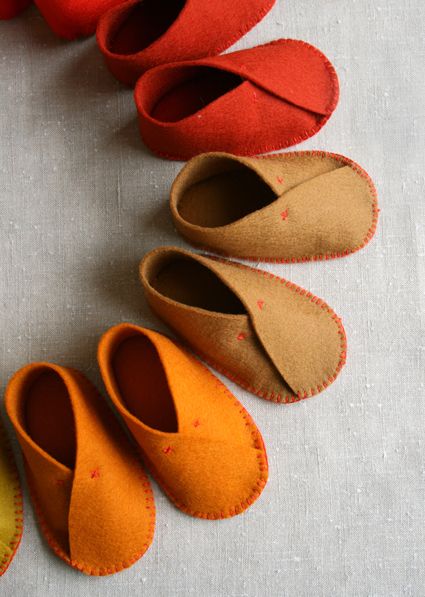 adorable! Baby Shoes Diy Pattern, Baby Shoes Tutorial, Felt Baby Shoes, Baby Shoes Diy, Purl Bee, Baby Shoes Pattern, Felt Shoes, Pattern Printable, Shoes Pattern