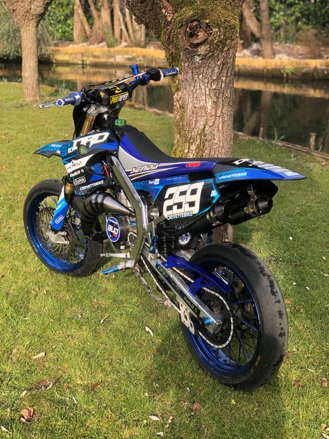 Dirt Bike Wheelie, Supermoto Racing, Custom Dirt Bike, Black Honda, Moto 50cc, Motocross Love, Cool Dirt Bikes, Image Moto, Motorcross Bike