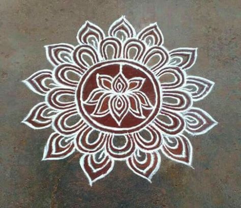 Rangoli Designs Photos, Alpona Design, Rangoli Simple, Rangoli Side Designs, Simple Flower Design, Rangoli Designs Latest, Simple Rangoli Designs Images, Simple Rangoli Border Designs, Rangoli Kolam Designs