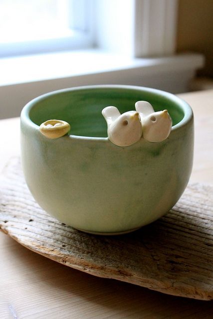 . Pinch Pot Ideas, Ceramic Pinch Pots, Coil Pottery, Painted Pots Diy, Pinch Pot, Pottery Form, Pottery Handbuilding, Keramik Design, Slab Pottery