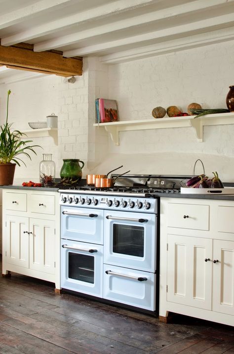 Modern Country Loves: Smeg Victoria Range Cooker Smeg Victoria, Smeg Kitchen, Modern Country Kitchens, Range Cookers, Devol Kitchens, Country Kitchen Designs, Modern Country Style, Smitten Kitchen, Country Kitchens