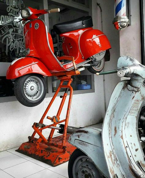 Lml Vespa, Scooter Garage, Piaggio Scooter, Vespa Bike, Vespa Ape, Italian Scooter, Classic Vespa, Scooter Shop, Retro Scooter