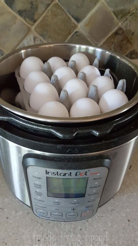 Instant Pot Hard Boiled Eggs, Cooking Hard Boiled Eggs, Instapot Meals, Egg Benedict, Instant Pot Ideas, Pressure Cooker Meals, Electric Pressure Cooker Recipes, Instant Pot Air Fryer, Hard Cooked Eggs