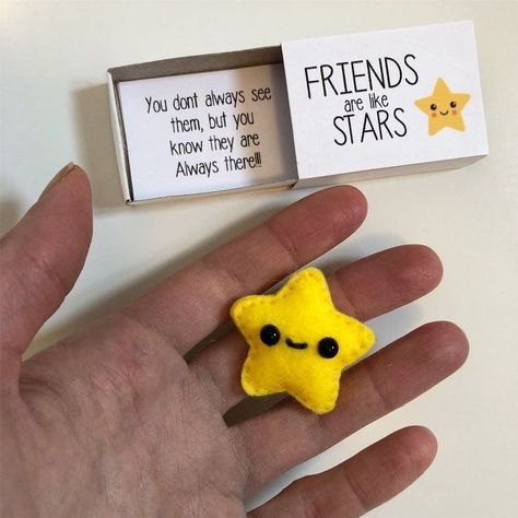 Sewing Birthday Gifts, Cute Small Gifts, Buku Diy, Small Diy Gifts, Hadiah Diy, Matchbox Crafts, Diy Best Friend Gifts, Bff Gifts Diy, Bff Birthday