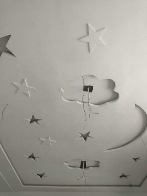 Kids Room Pop Ceiling Design, Kids Room False Ceiling Design, Kids Bedroom False Ceiling, Flat Essentials, Fall Celling Design, Ceiling Layout, Ceiling Stars, Small Room Interior, Celing Light