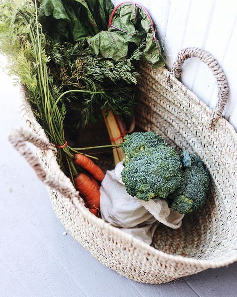 10.5k Followers, 1,150 Following, 542 Posts - See Instagram photos and videos from Dans le sac (@dans_le_sac) Farmers Market Ideas, Farmers Market Aesthetic, Market Aesthetic, Zero Waste Home, Eco Life, Reusable Produce Bags, Market Ideas, Grocery Haul, Waste Free