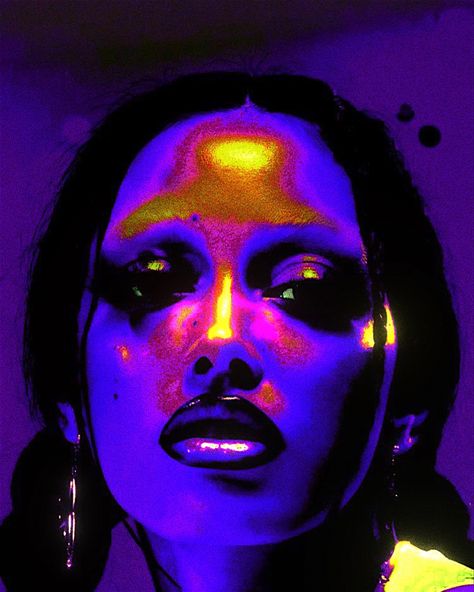 Heat Thermal Drawing, Positive Poison Aesthetic, Holographic Portrait, Euphoric Pictures, Purple And Orange Aesthetic, Heat Signature, Purple Portrait, Positive Poison, Poison Aesthetic