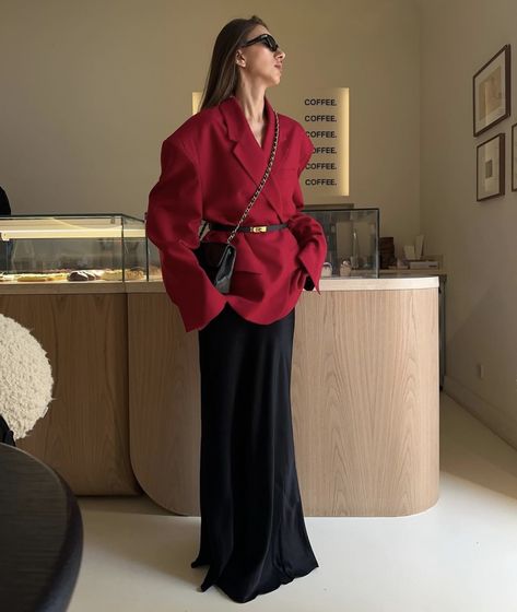 Casual Blazer Women, Outfit Chic, Mode Inspo, Professional Outfits, Mode Inspiration, Looks Style, Looks Vintage, Red Jacket, Skirt Outfits