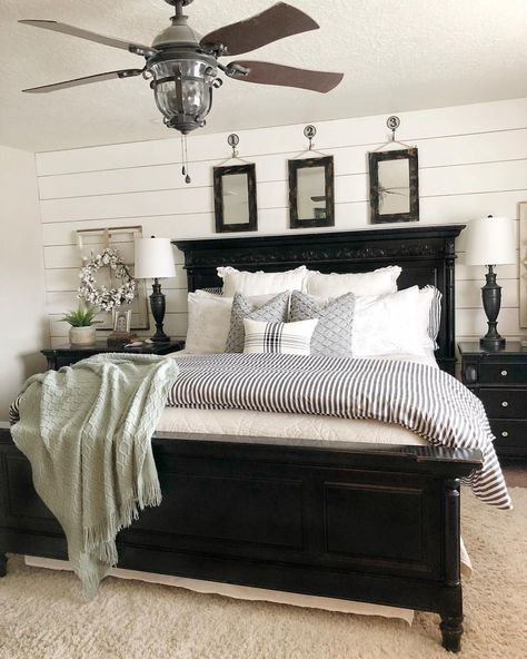 Bedding Colorful, Bed Dresser, Stylish Bedroom Design, Black Bedroom Furniture, 3d Studio, Country Bedroom, Minimalist Furniture, Stylish Bedroom, Cozy Bedding