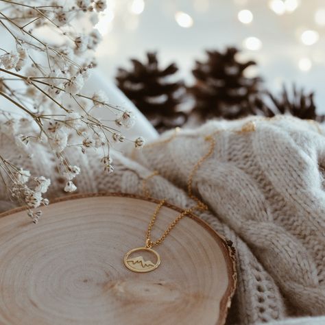 Winter Jewellery Photography, Winter Jewelry Photoshoot, Christmas Jewelry Shoot, Christmas Jewellery Photography, Christmas Jewelry Photography, Christmas Jewerly, New Year Photoshoot, Photographing Jewelry, Jewellery Photography Inspiration