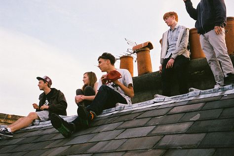 boy, friends, and roof image Rooftop Photoshoot, Friendship Group, Look Into My Eyes, Figure Reference, Squad Goals, Rooftops, Group Of Friends, Teenage Dream, Dream Guy