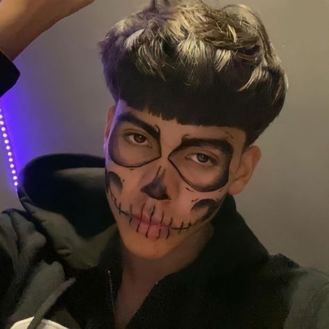 Easy Boy Halloween Makeup, Skeleton Makeup On Men, Skeleton Man Makeup, Boy Skull Makeup, Half Skeleton Makeup Men, Skeleton Makeup Male, Simple Skeleton Makeup Men, Men’s Skeleton Makeup, Catrin Costume