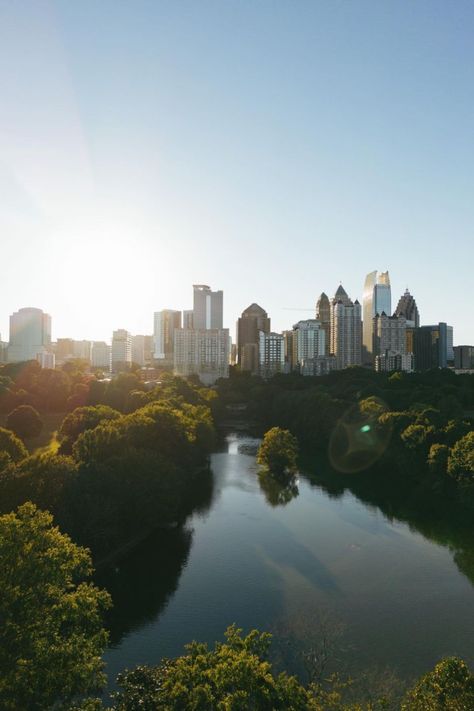 Atlanta's beauty finds its natural stage just beyond the urban bustle 🌳⛲ Lush green landscapes, shimmering lakes and captivating skyline views await in Piedmont Park. They offer the perfect balance between tranquility and excitement in the heart of the city 💚 📸: saltfatacidpete via IG Piedmont Park Atlanta, Georgia Photography, Atlanta Skyline, Green Landscapes, Piedmont Park, Skyline View, Beauty Finds, Green Landscape, Modern City