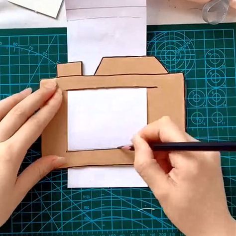 Cardboard Camera Diy, Camera Crafts For Kids, Diy Camera Craft, Camera Diy, Cardboard Camera, Paper Camera, Camera Crafts, Camera Tutorial, Kids Camera