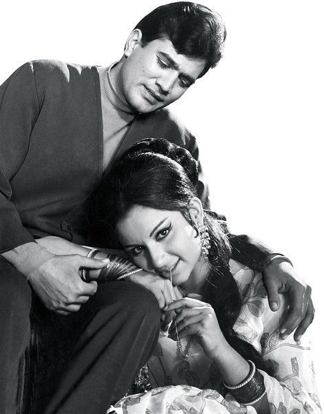 rajesh khanna and sharmila tagore Bengali Beauty, Shammi Kapoor, Sharmila Tagore, Old Film Stars, Rajesh Khanna, Facts In Hindi, Interesting Facts In Hindi, Throwback Pictures, Bollywood Pictures