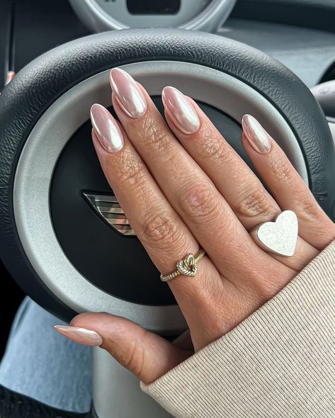 20 Summer 2023 Nail Colors to Inspire You Nails 2023 Trends Summer Chrome, Chrome Nails 2023 Trends, Rose Pink Chrome Nails, Rose Pearl Nails, Bride Nails 2023, Rose Gold Wedding Nails For Bride, Manicure Summer 2023, Summer 2023 Nail Color Trends, Summer Bridal Nails