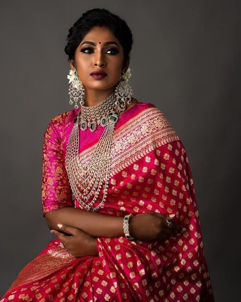 This is look is inspired by the Glorious  Brides with  dusky to dark skin tones ..the brides  who love to keep their skin the same tone as it is , without trying to whiten or lighten the tone. . . Makeup : @reenapaiva Model @suruthiperiyasamy Designer @the_ravikkai_store Saree @tilfi_banaras Jewlery @jjjewellerymart Photography @palaniappansubramanyam Videography @sridhararavind Marketing team @cognitiveidealab . . Use #bridessentials to get featured in our page. @bridesessentials #southindian Bridal Saree For Dark Skin Tone, Dark Skin South Indian Bride, Wedding Saree For Dark Skin Tone, Make Up For Dark Skin Indian Women, Dark Skin Bridal Makeup Indian, Dusky Skin Bridal Makeup, Wedding Saree For Dusky Skin Tone, Dusky Skin Outfits Indian, Dusky Skin Outfits