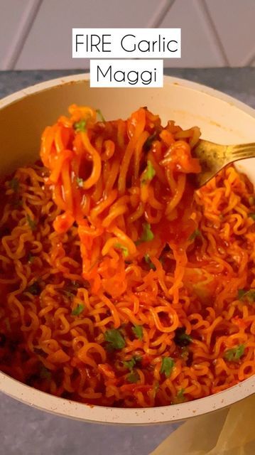 Spicy Maggie Recipe, Spicy Maggi Recipes, Garlic Maggie, Spicy Maggie, Maggi Recipes, Red Chilli Powder, Spicy Noodles, Spicy Food, Red Chilli