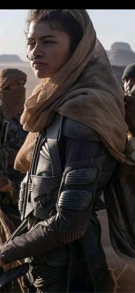 Close up detail of Dune 2021 Fremen stillsuit costume Dune The Movie, Zendaya Dune, Chani Dune, Dune Characters, Dune Film, Dune Movie, Dune Frank Herbert, Dune Art, Paul Atreides