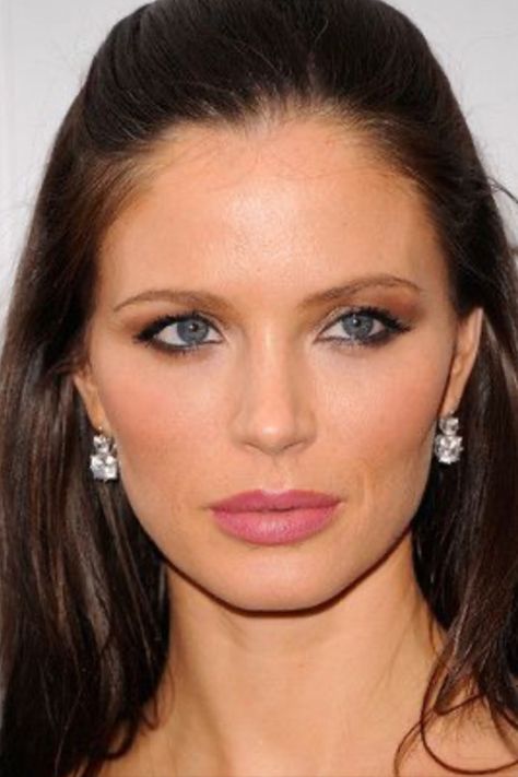 georgina chapman Facial Symmetry, Romantic Makeup, Georgina Chapman, Bone Structure, Date Makeup, Dramatic Classic, Celebrity Beauty, Hair And Makeup, The Face