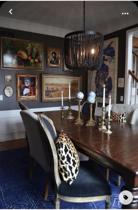 Moody Dining Room, Dark Dining Room, Interior Design Dining, Eclectic Dining Room, Eclectic Dining, Dining Room Remodel, Dining Room Wallpaper, Interior Design Dining Room, Traditional Dining Room