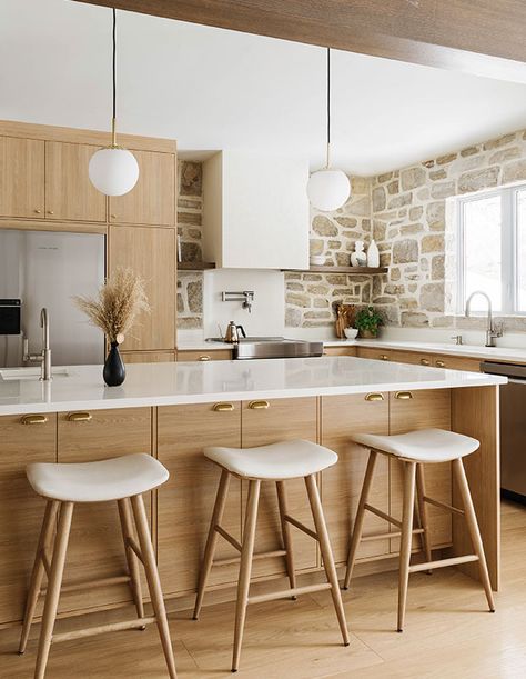 House & Home - A Quebec Kitchen Gets A Scandi Farmhouse-style Reboot Tudor Renovation, Kitchen Scandinavian Style, Scandi Farmhouse, Scandinavian Kitchens, Scandi Kitchen, Scandinavian Farmhouse, Scandinavian Kitchen Design, Nordic House, Nordic Kitchen