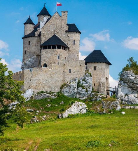 Bobolice Castle in Poland 🇵🇱 beautiful old Castle Star Fort, Peles Castle, Royal Castle, Old Castle, Dark Castle, Castle Mansion, Outdoor Aesthetic, European Castles, Old Mansions