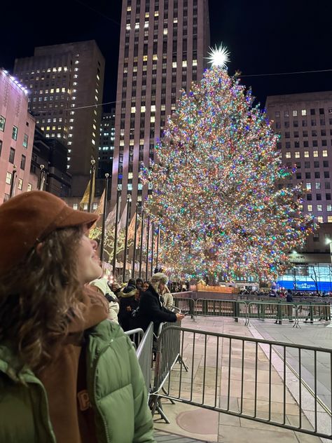 #newyorkcity #rockefeller #christmas #aesthetic #travel #nyc Rockefeller Christmas Tree Wallpaper, Rockefeller Center Christmas Aesthetic, Christmas Rockefeller Center, Rockefeller Tree, Nyc At Christmas Time Aesthetic, New York Christmas Tree, York Christmas, Travel Nyc, Tree Pictures