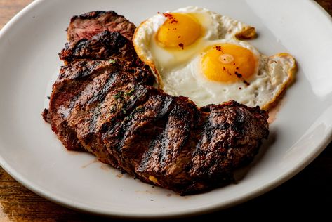 Curious? Try This 7-Day Carnivore Diet Meal Plan Steak And Eggs Diet, Best Cut Of Steak, Steak Breakfast, Loose Fat, Summer Bod, Steak Cuts, Egg Diet, Elimination Diet, Favorite Meals