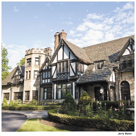 English Tudor Mansion, Shaker Heights Homes, Tutor Mansion, Tudor Style Mansion, English Tudor House, Tudor Castle, Castle Turret, Shaker Heights Ohio, Tudor House Exterior