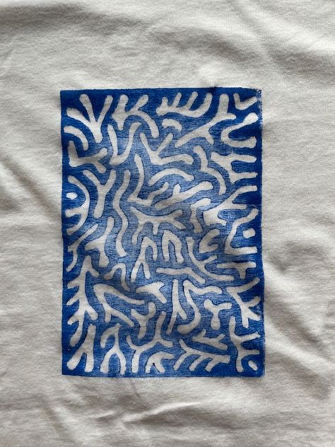 Block Printing Aesthetic, T Shirt Block Printing, Block Printing Clothes, Linoprint Shirt, Coral Linocut, Block Print T Shirt, Linocut T Shirt, Block Printed Clothes, Printmaking Clothes