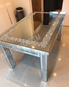 Sparkly Furniture, Mirror Table Decor, Mirror Furniture Living Room, Crystal Dining Table, Bling Furniture, Mirrored Dining Table, Diy Mirrored Furniture, Diamond Furniture, Mirrored Furniture Decor