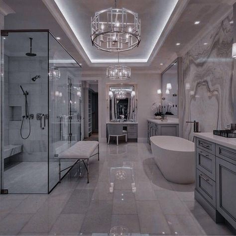 Modern Mansion Interior Entrance, Master Ensuite Bathroom Luxury, Fancy Bathroom Luxury, Fancy Bathroom Ideas, Baños Aesthetic, Fancy Penthouse, Diy Halloween Room, Master Bathrooms Luxury, Mansion Bathroom