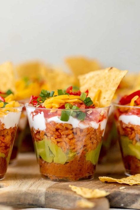 Chips And Dip Display Serving Ideas, Chips Set Up For Party, Individual Nacho Cups, Fiesta Party Appetizers, Chips And Dips Appetizers, Chips And Dip Bar, Chips And Dip Party Display, Chips And Salsa Bar Wedding, Seven Layer Bean Dip