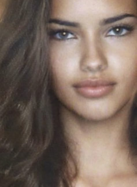 Adriana Lima Face, Jasmin Tookes, Adriana Lima Style, Adriana Lima Young, Alena Shishkova, Smink Inspiration, Desired Face, Doutzen Kroes, Gisele Bündchen