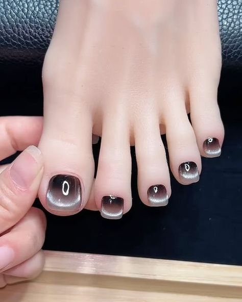 Vettsy on Instagram: "🖤 or ❤️? French Cat Eye Pedicure for Summer ✨  🛒Products Used: ✨Super Cat Eye Gel-Fine  👉 Shop the same nail supplies via my bio or visit vettsy.com  Follow @vettsystore & @vettsynails for more nail inspiration 🧚‍♀️  👭Tag friends who would like this👭  #vettsynails #nailsathome #diynail #pedicure #cateyenails #cateyefrenchnails #frenchnails #glitterfrenchnails #nailinspo #summernails" Cat Pedicure Designs, Pedicure Cat Eye, Pedicure For Summer, Cat Eye Pedicure, French Cat Eye, French Tip Pedicure, French Cat, Glitter French Nails, Summer Products